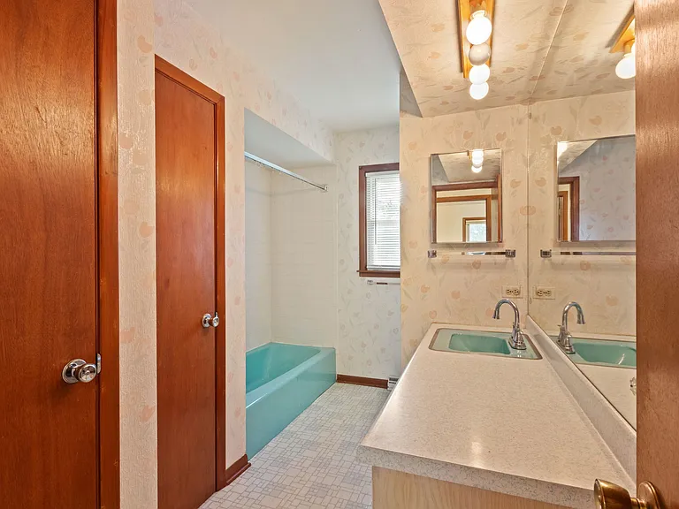 123 Ogden Ave — Photo 39