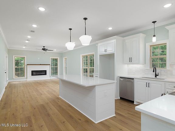 3rd image of 80 Riviera Dr