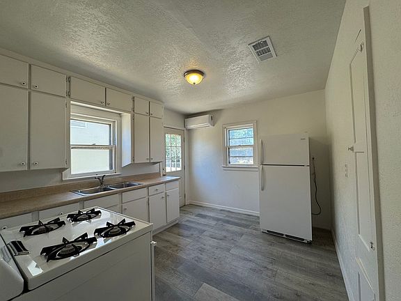 5th image of 304 W Albuquerque St