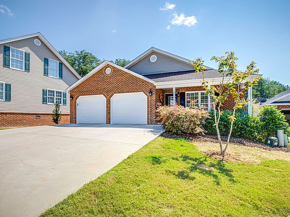 2nd image of 696 Willowcrest Pl