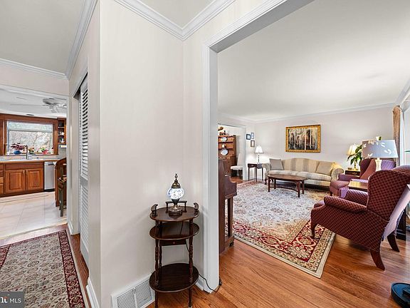 4th image of 105 Chapel Hill Dr