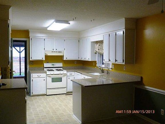 2nd image of 19 Sleepy Hollow Ln