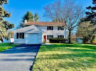 17 S Linden Ln, Plainsboro, NJ 08536