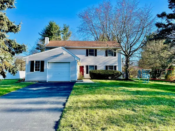 17 S Linden Ln, Plainsboro, NJ 08536