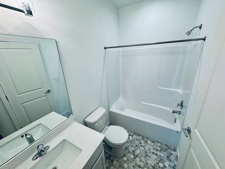 226 N Madison St — Photo 15