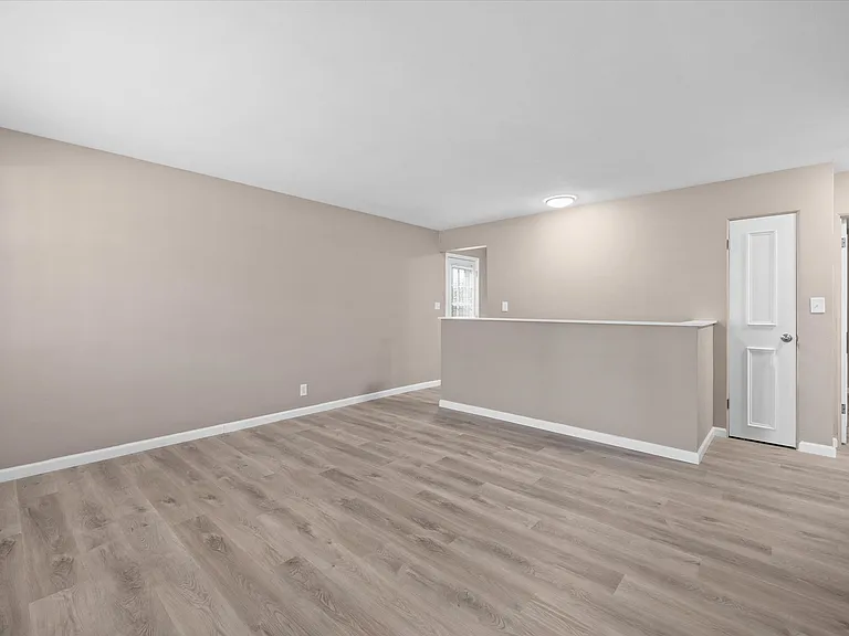 15 Manor Dr #1 — Photo 3