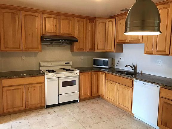 2nd image of 327 22nd Ave APT 5