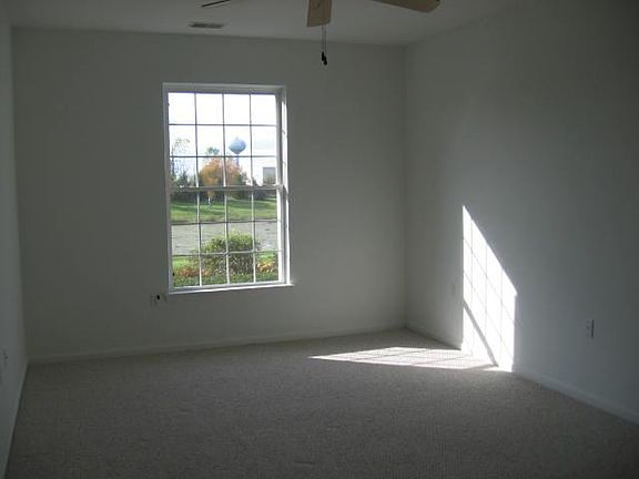 4th image of 835 Oakwood Dr