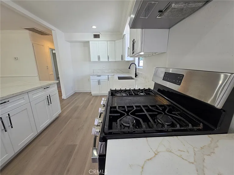 7422 Shoup Ave — Photo 9