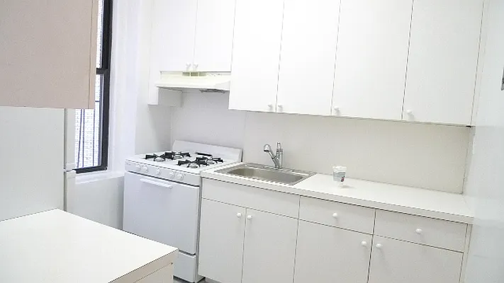 Rented by Platinum Brokerage Group, LLC | media 9