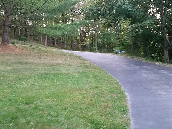 Short driveway up to street