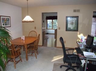 9942 High Country Dr, Chardon, OH 44024