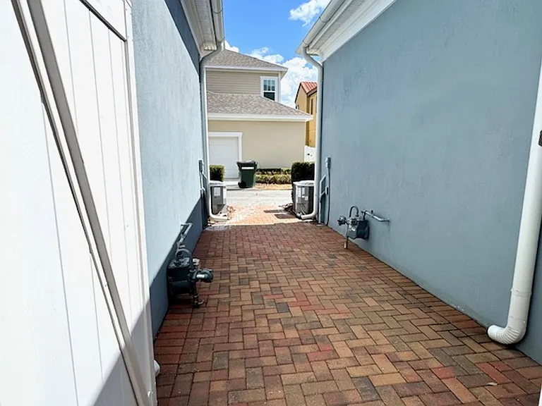 1825 Coastal Ct — Photo 44