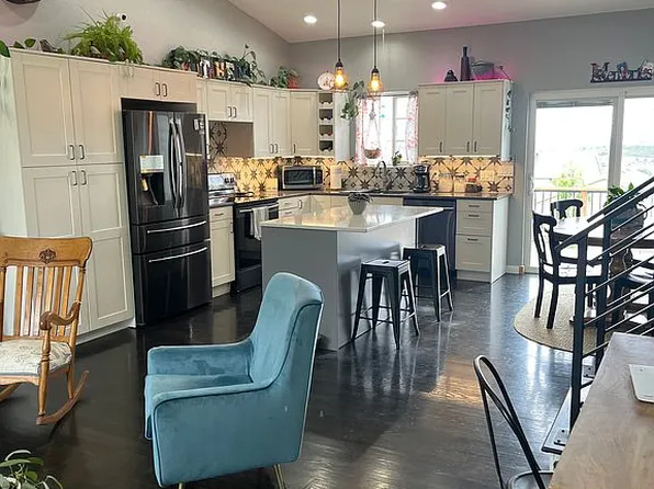 931 S 4th Ave, Mills, WY 82644