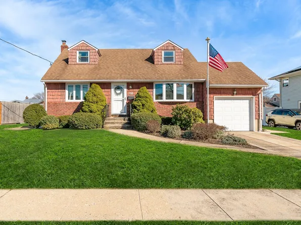 138 Intervale Avenue, Farmingdale, NY 11735