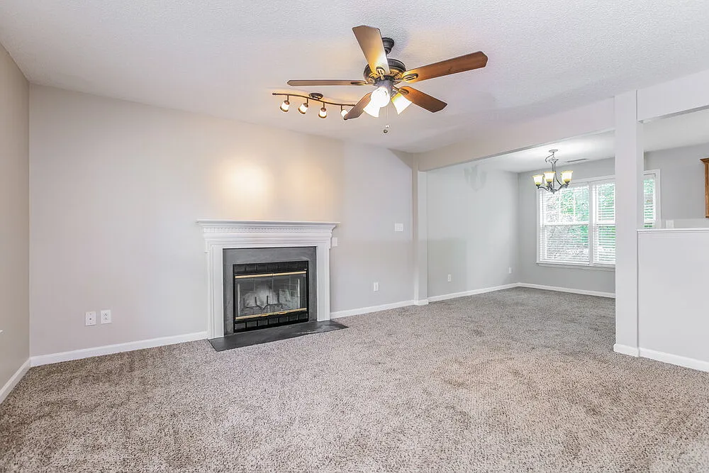 3 bed, 2.5 bath, 1400 sqft, $1,980 — Photo 4