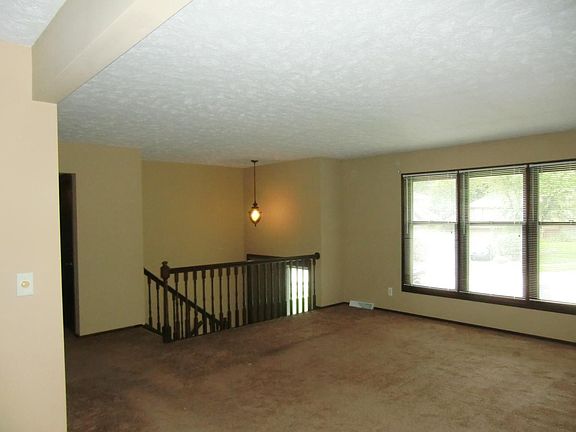 5th image of 3261 S 132nd St
