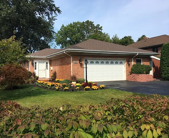 920 Glenview Rd photo 1