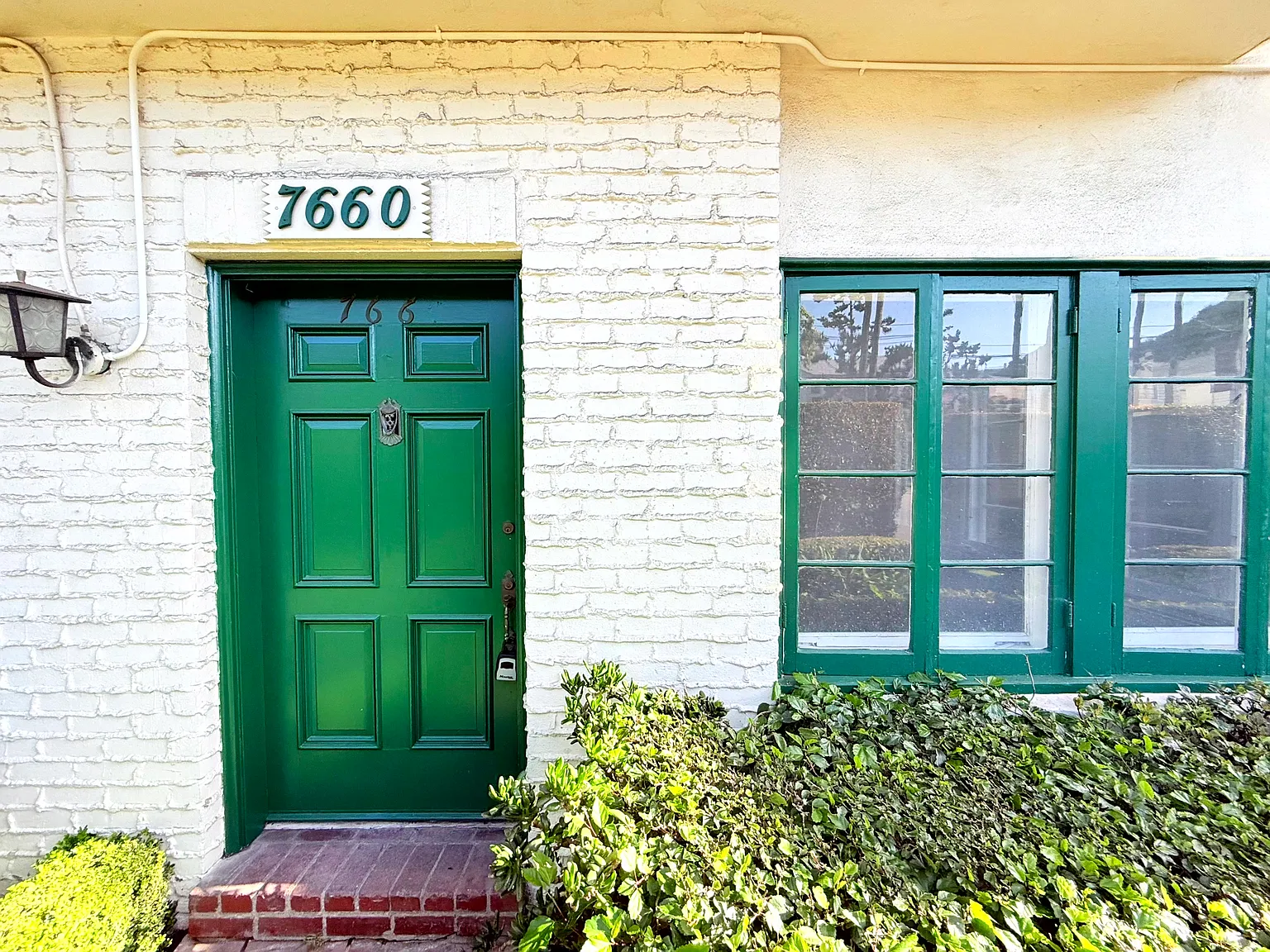 2 bed, 2.5 bath, 1400 sqft, $3,700 — Photo 3