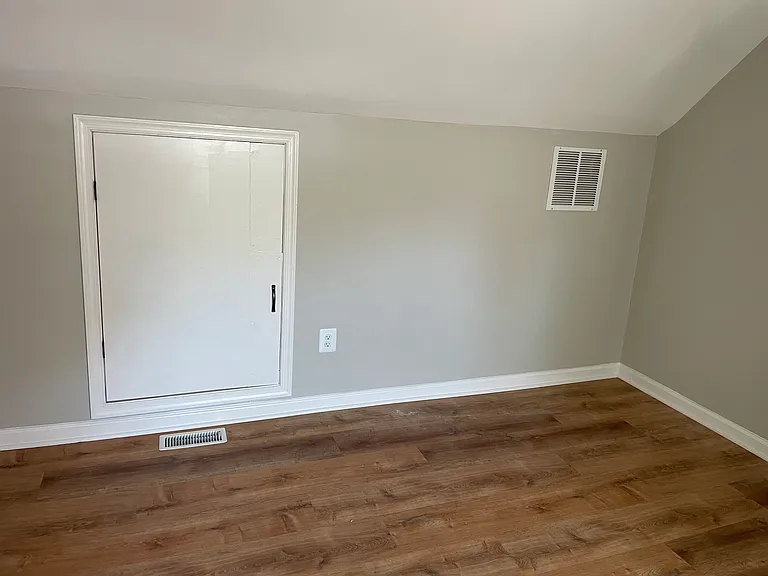 220 N Locust St — Photo 2