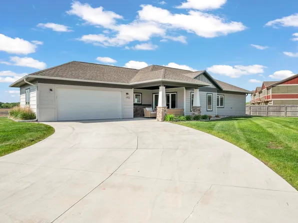 1902 Parks St, Spirit Lake, IA 51360