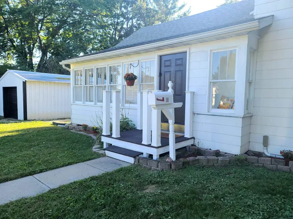 111 Royall Ave, Elroy, WI 53929