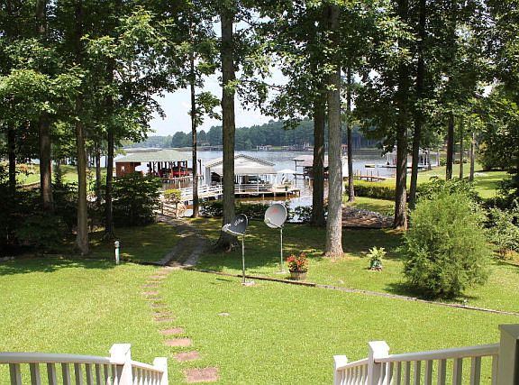 5th image of 336 Bradley Point Dr