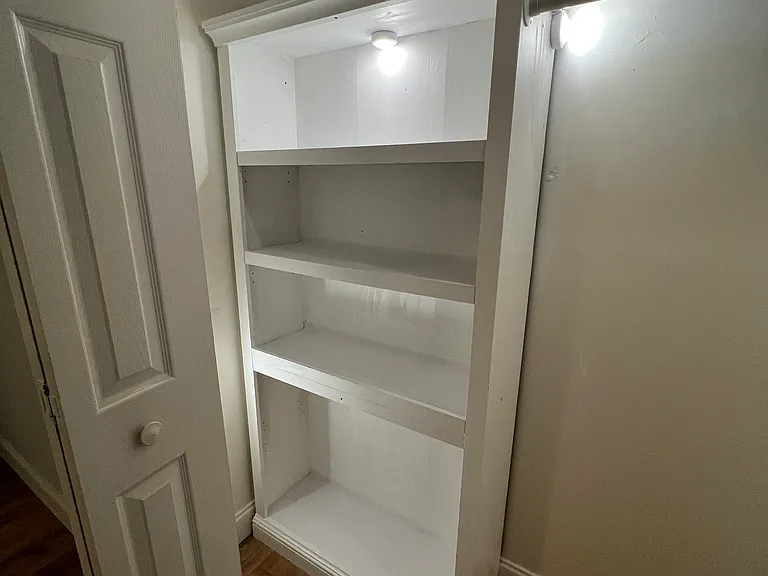 Guest Bedroom 2 - Closet