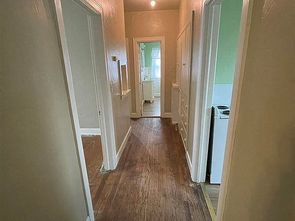 4th image of 703 N 6th St