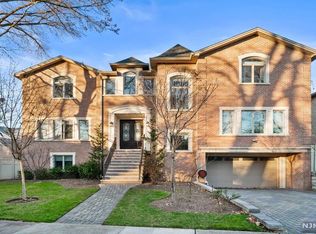 203 Bluff Rd, Fort Lee, NJ 07024