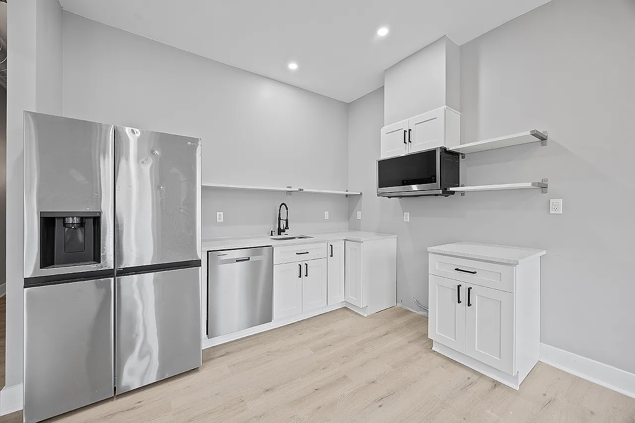 3 bed, 1048 sqft, $2,450 — Photo 1