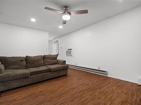 4th image of 2200 S M St