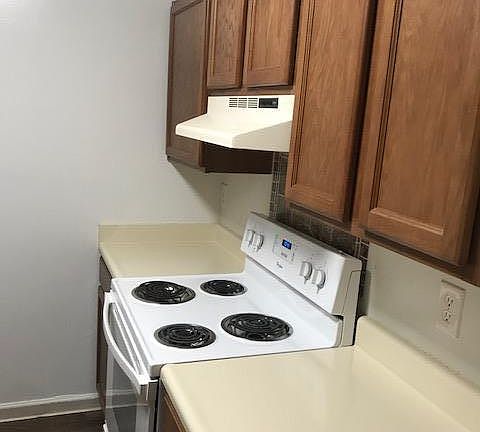 3rd image of 6 Dorsey Rd APT F