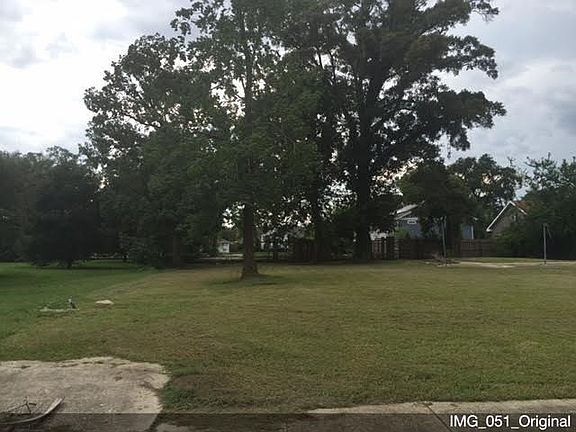 2nd image of 10 Charlotte Dr