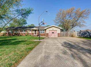 201 S Pinecrest Ave, Strafford, MO 65757