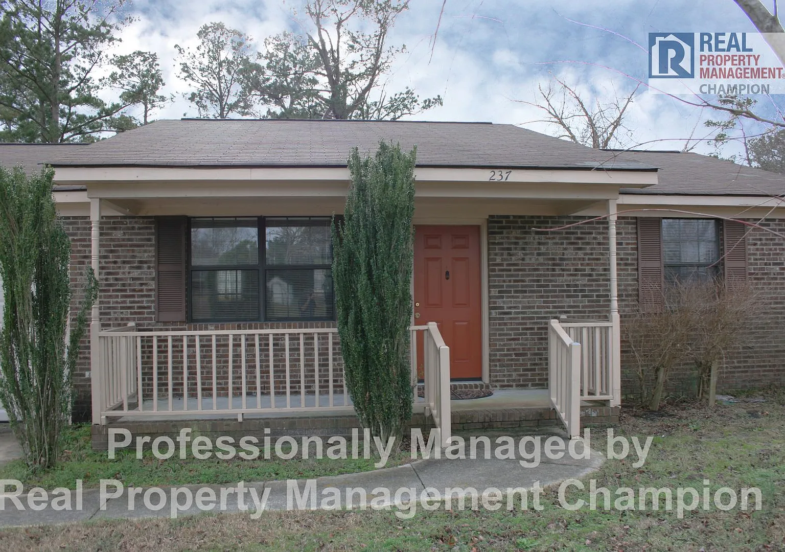All Brick Ranch with Attached Garage on Large Lot — Photo 2