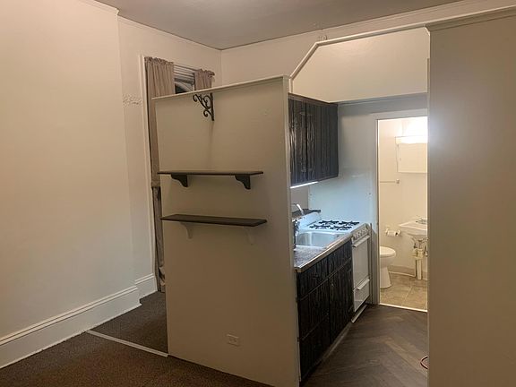 2nd image of 401 W Jackson St #3