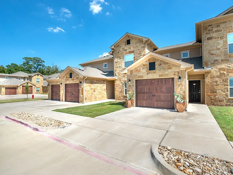 Olympus Willow Park — Photo 21