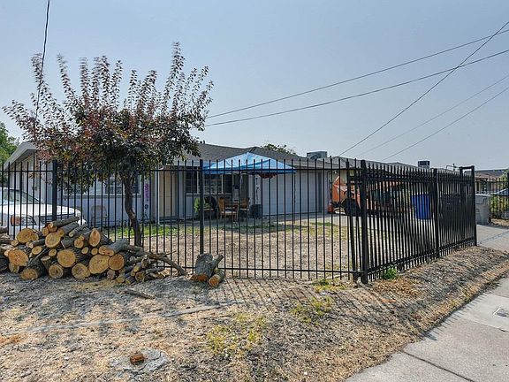 2nd image of 2742 Yreka Ave