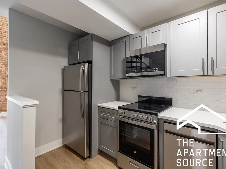 1214 N La Salle Dr #C5 — Photo 4