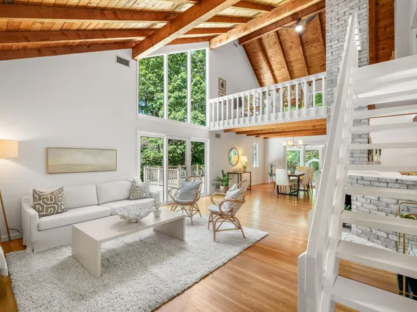 43 Driftwood Circle, Mashpee, MA 02649