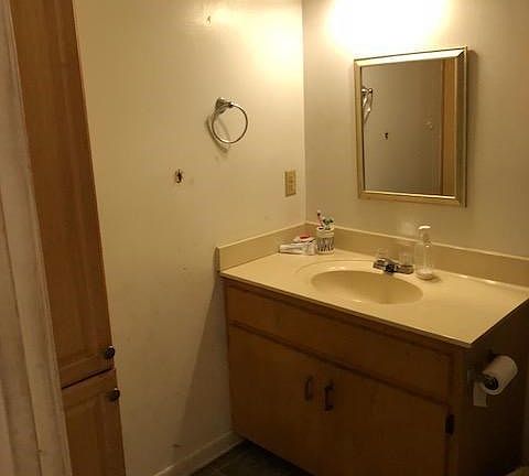 4th circle bathroom