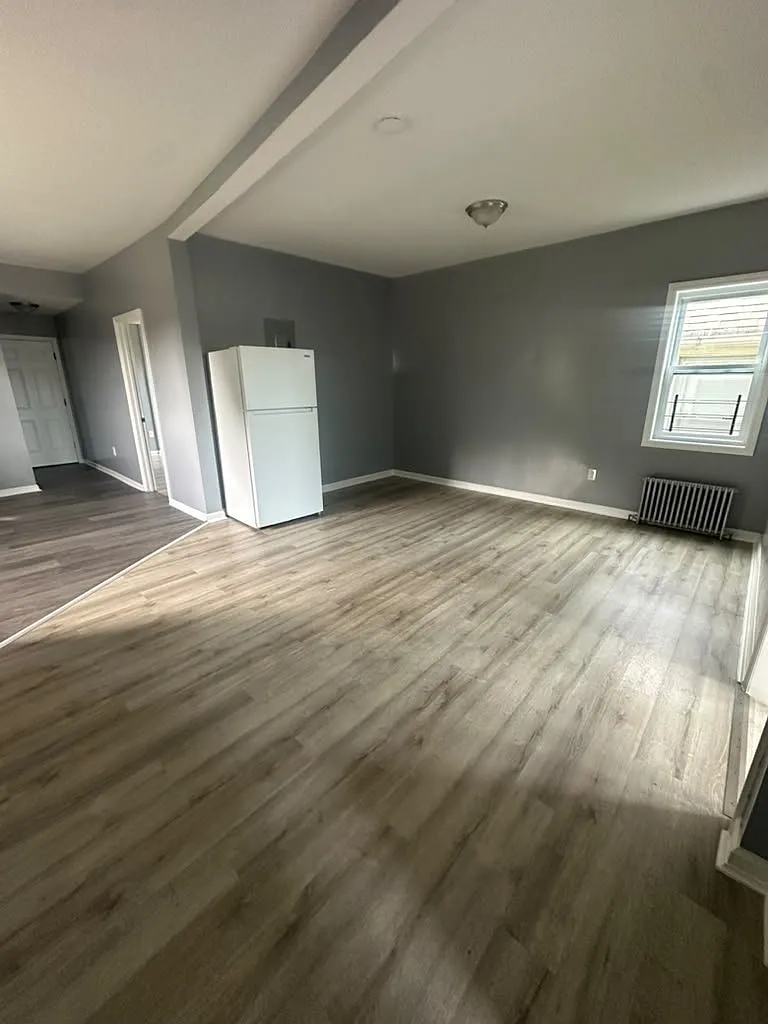 3 bed, 1.0 bath, $3,250 — Photo 2