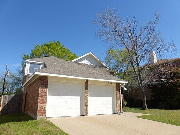 2nd image of 904 Clover Hill Ln