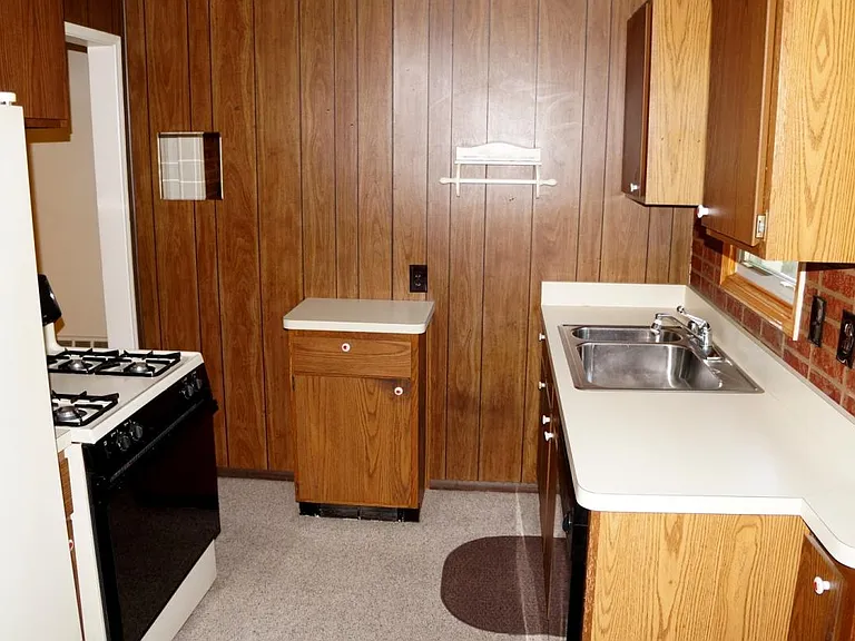 Kitchen- all appliances stay