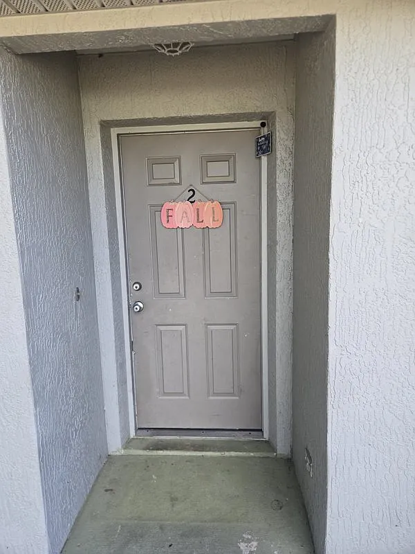 This is a great 2 bedroom with tile and a nice 2 backyard close to many shopping centers areas — Photo 4