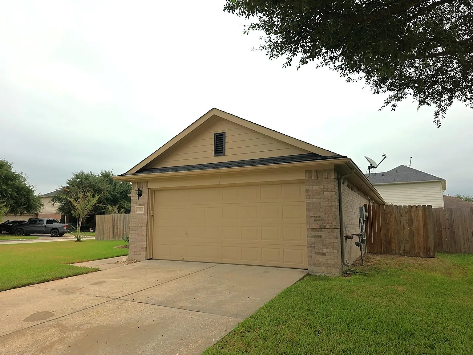 3 bed, 2.0 bath, 1360 sqft, $1,900 — Photo 3