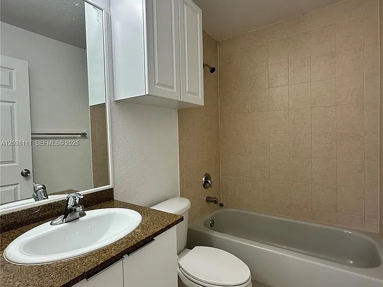 324 NE 3rd St #D — Photo 31
