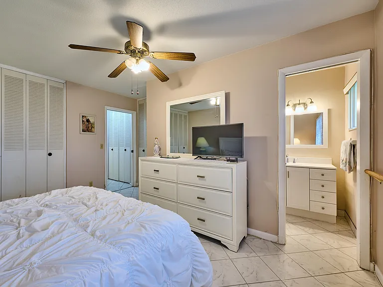 2804 Crosley Dr E #F — Photo 18