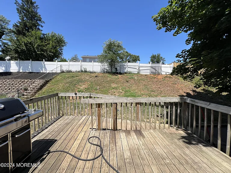99 McLean St — Photo 30